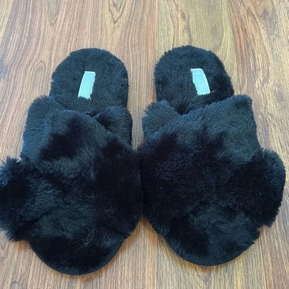 New PINK Victoria black faux fur slippers